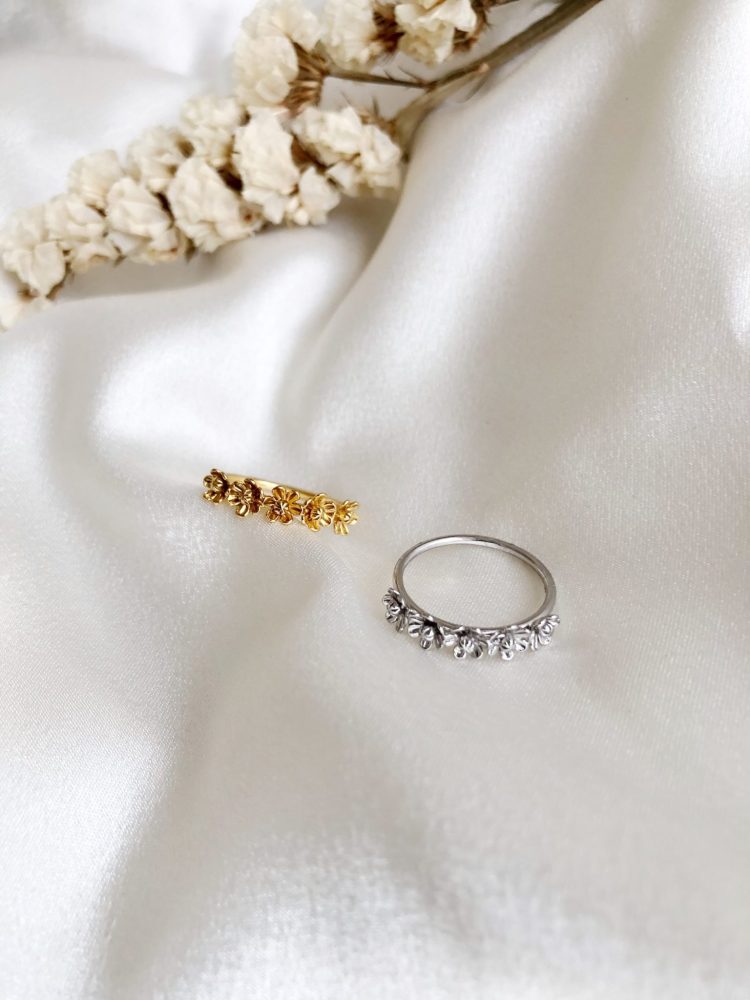 Anel Thalita com Flores em Prata