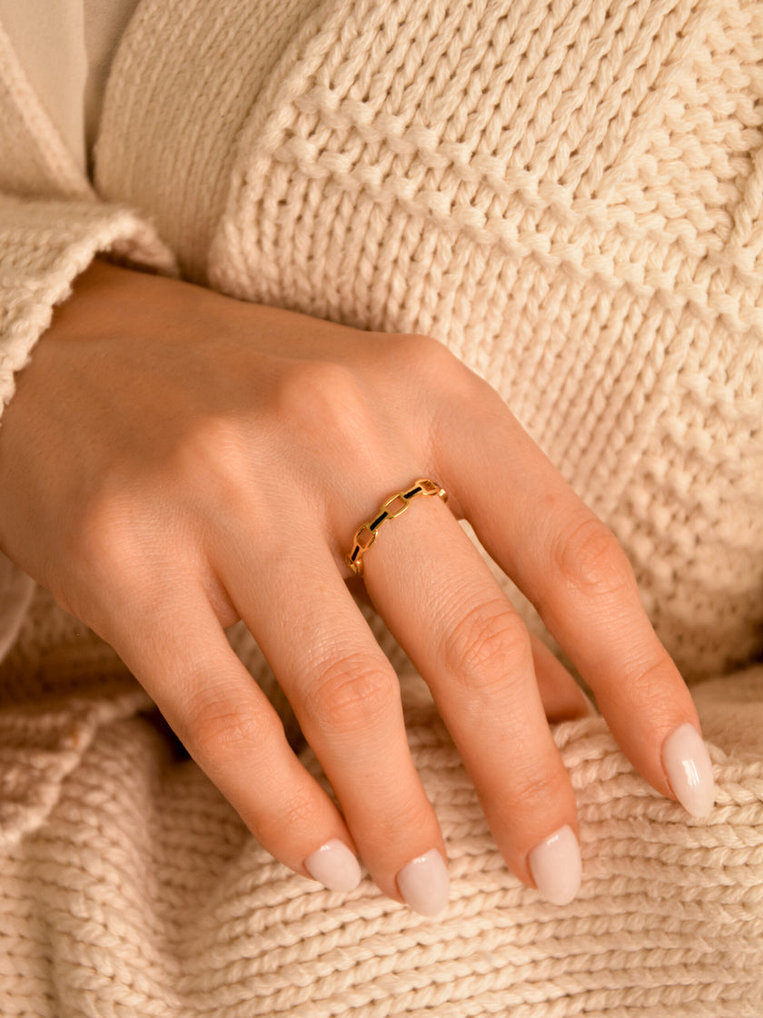 Anel em Aço Dourado Ajustável com Malha Preta