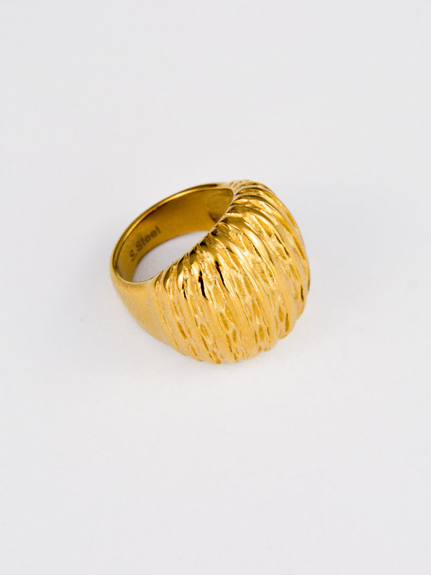 Anel em Aço Dourado Robusto