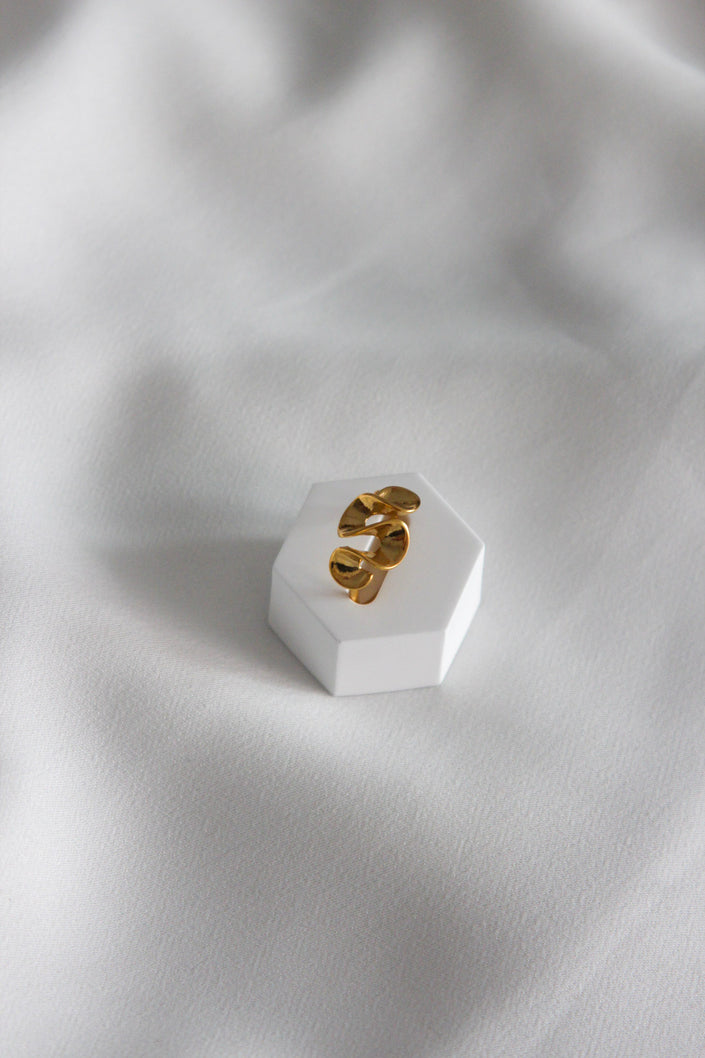 Anel em Aço Dourado ou Prateado Ondulado Ajustável