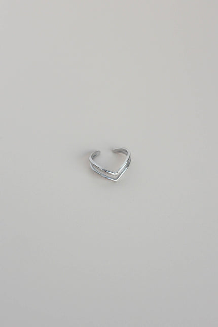 Anel em Aço Dourado ou Prateado com Duplo V