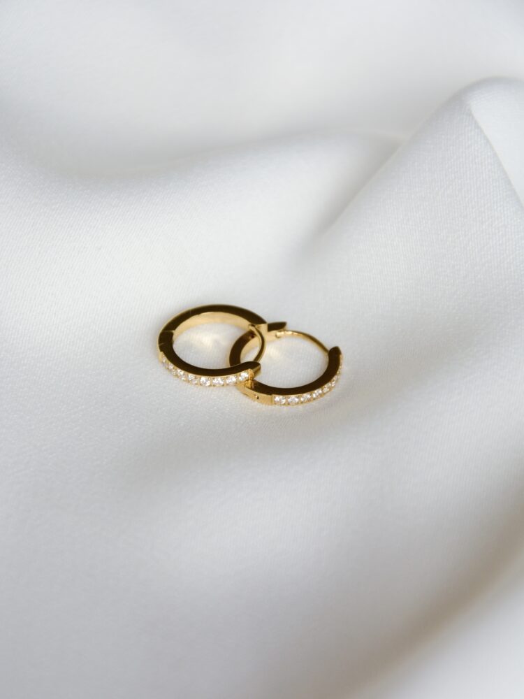 Argolas em Aço Douradas com Zircónias Brancas