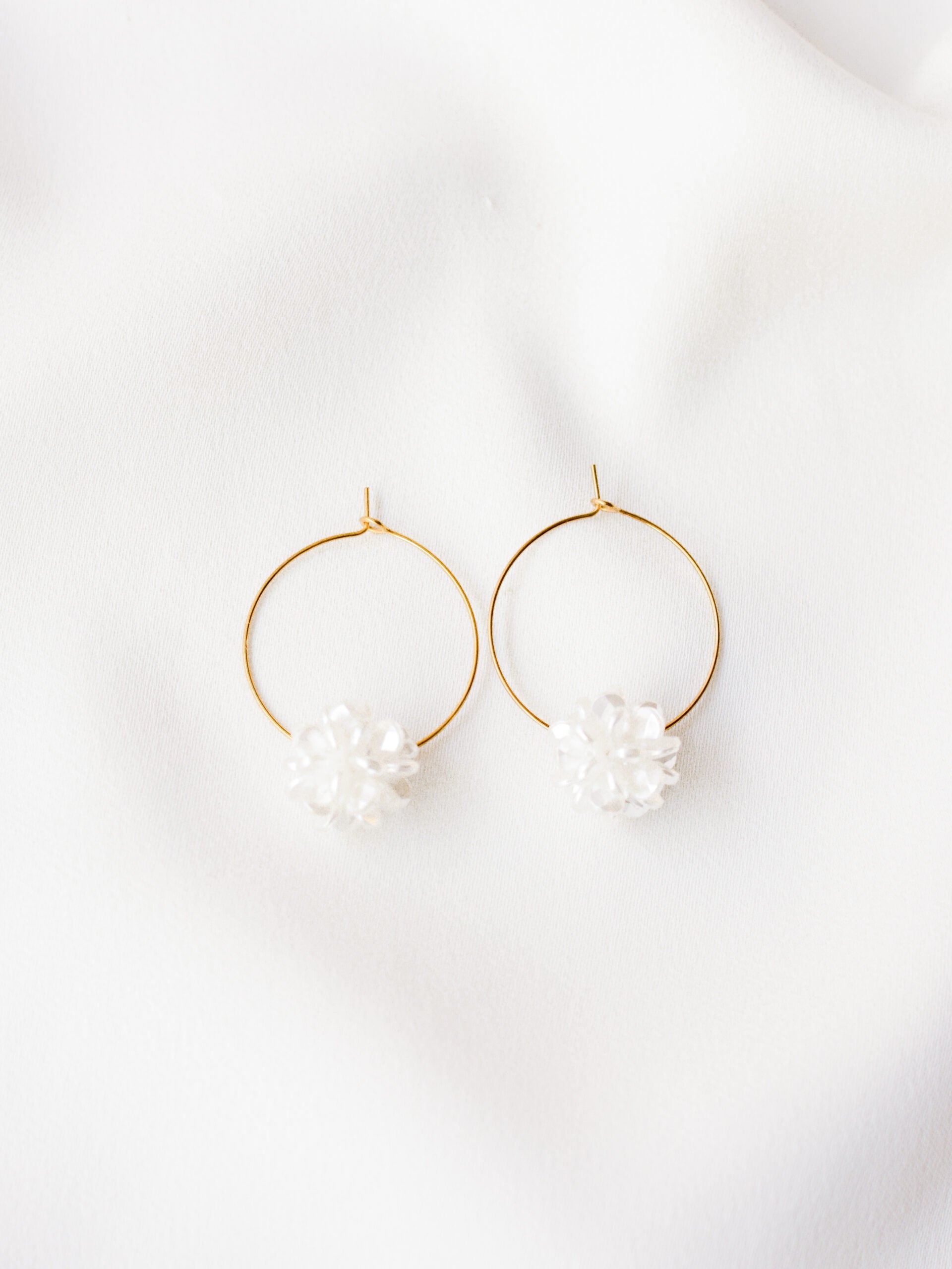 Argolas em Aço Grandes com Pendente Branco Redondo