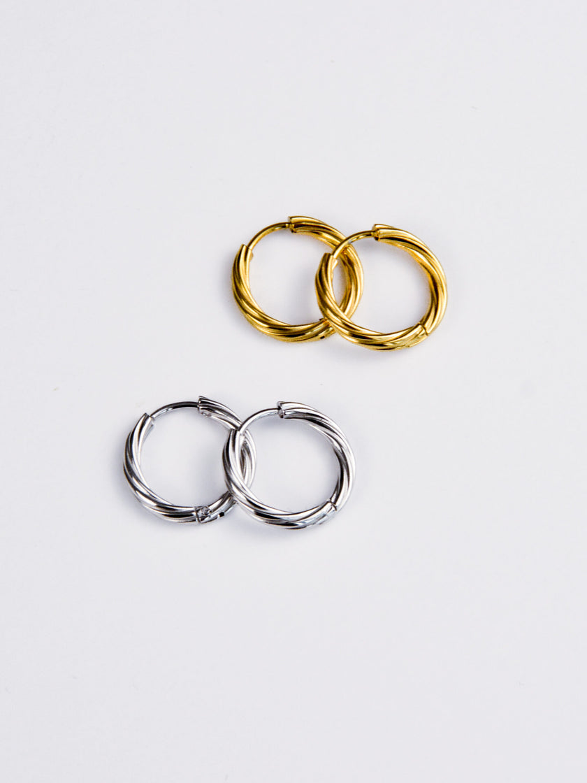 Argolas em Aço Torcidas Douradas ou Prateadas