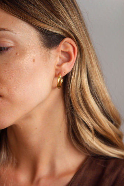 Argolas em Aço Torcidas Douradas ou Prateadas