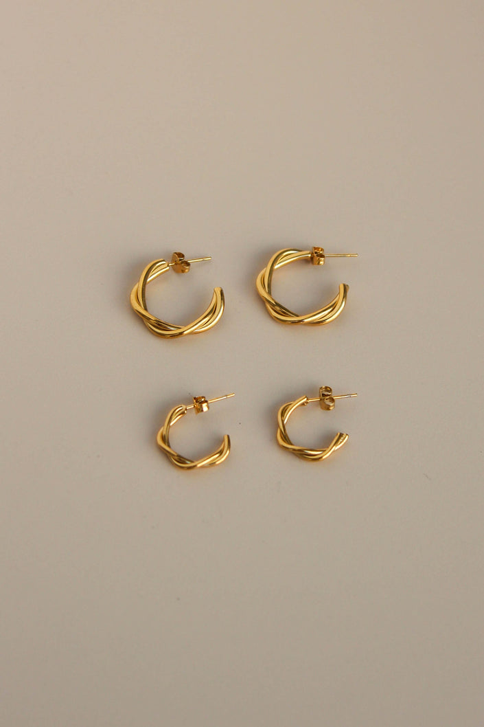 Argolas em Aço Torcidas Douradas ou Prateadas