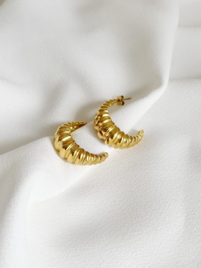 Brincos Dourados em Aço Torcidos Grandes