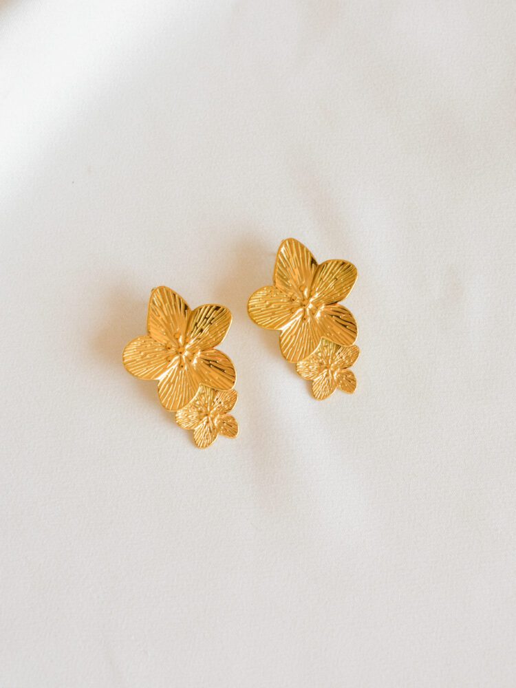 Brincos em Aço Compridos com Várias Folhas