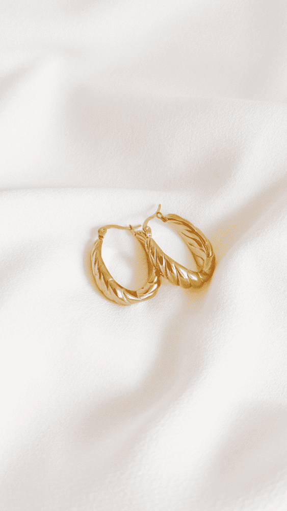 Brincos em Aço Dourados Compridos com Torcido