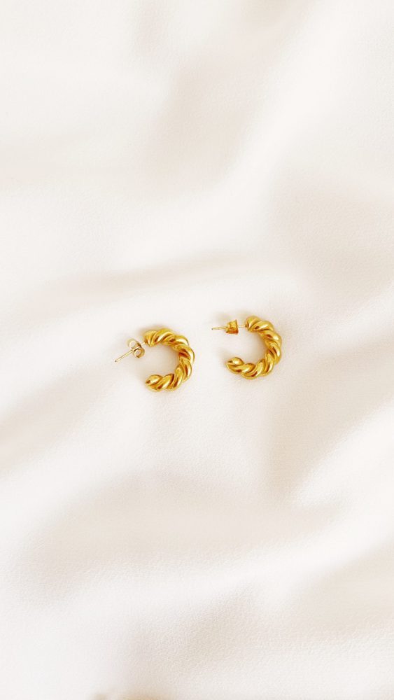 Brincos em Aço Dourados Entrelaçados Pequenos