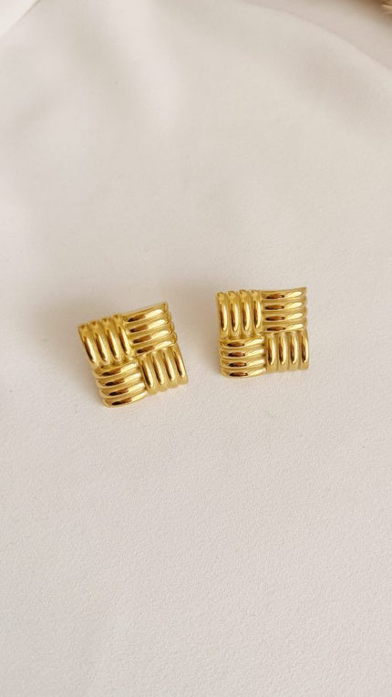 Brincos em Aço Dourados Vintage Quadrados