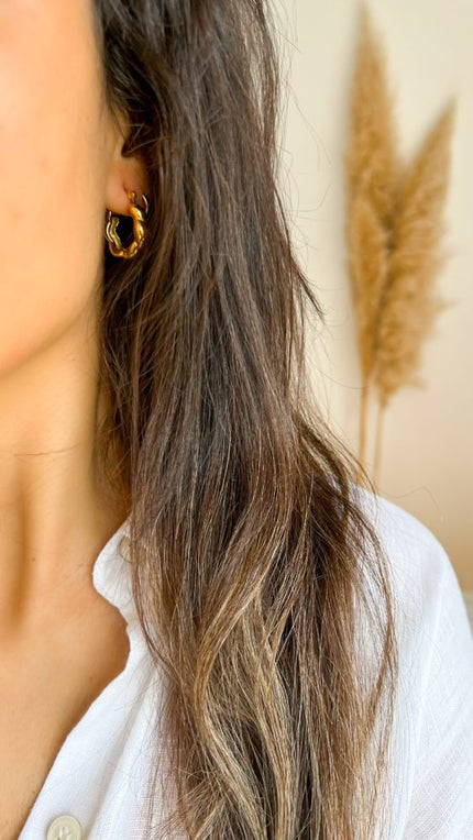 Brincos em Aço Dourados ou Prateados Ondulados