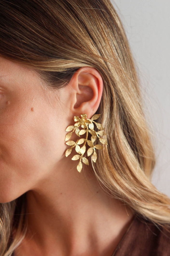 Brincos Grandes Florais em Latão