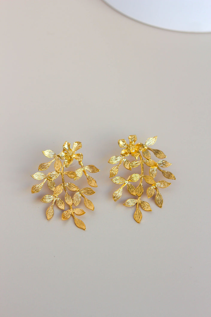 Brincos Grandes Florais em Latão