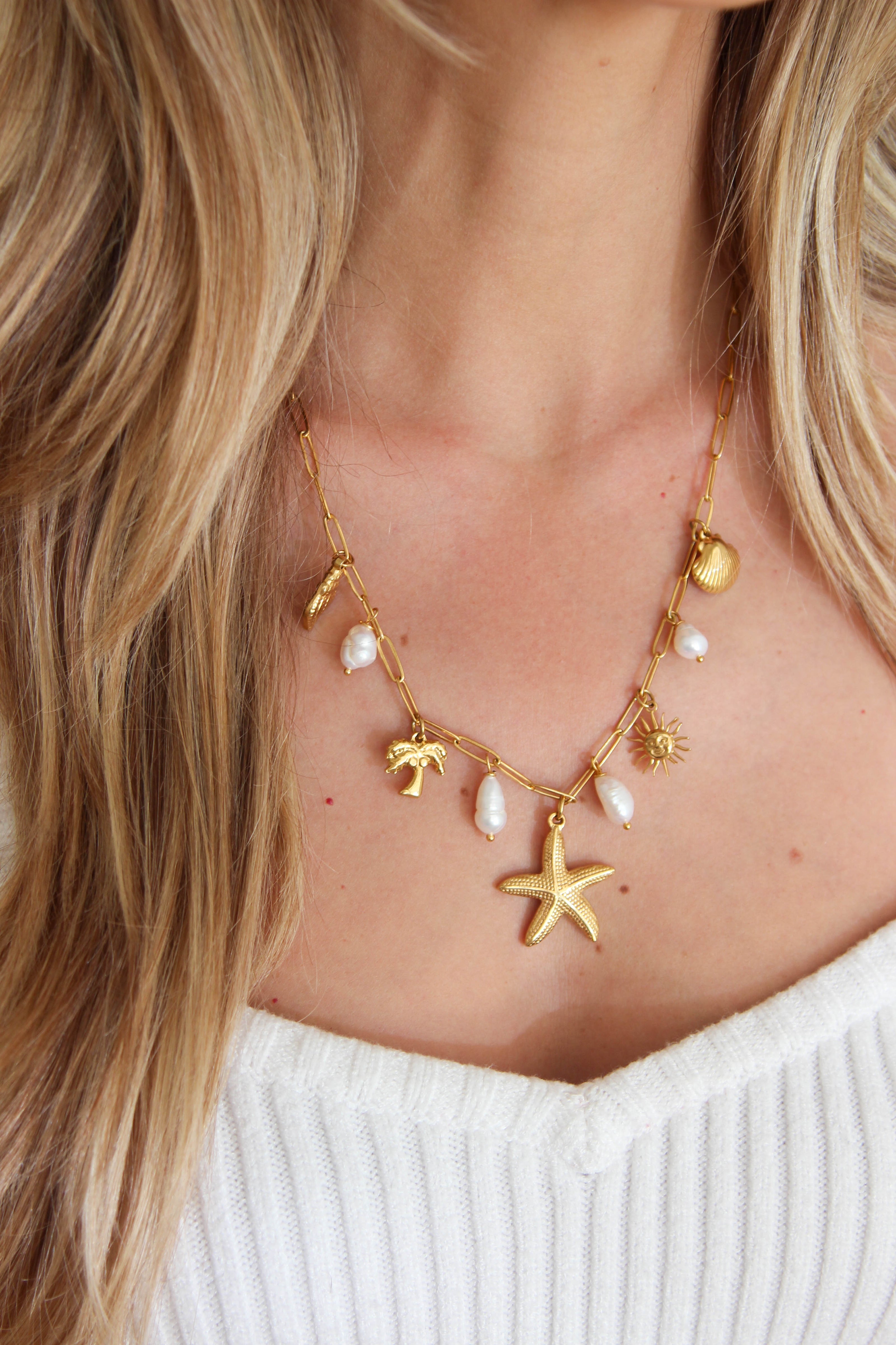 Charm Necklace com Pendentes em Aço e Pérolas