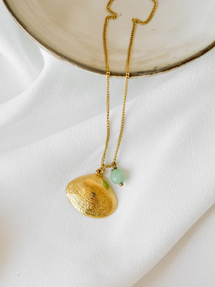 Colar com Concha Grande e Pedra Natural Verde