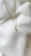 Colar com Cruz Pequenina com Brilhantes em Aço Dourado