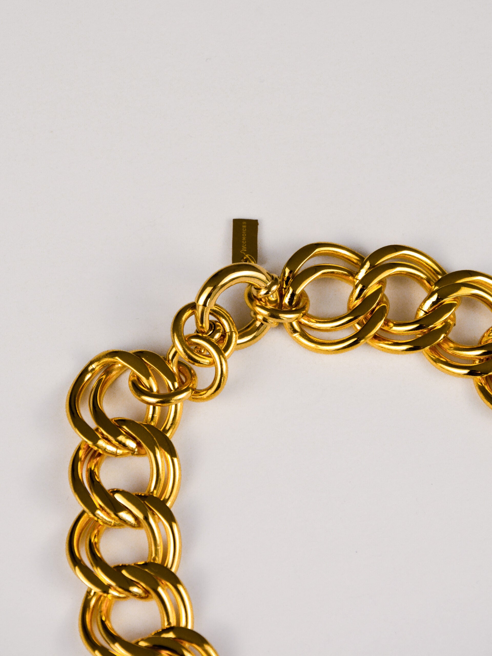 Colar em Aço Dourado Contemporâneo com Malha Dupla Larga