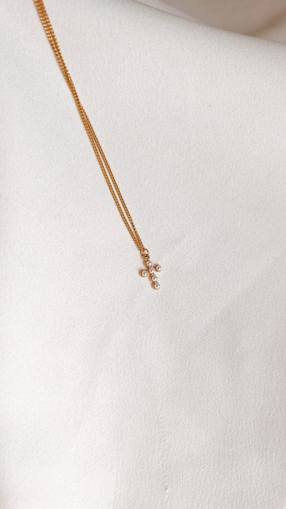 Colar em Aço Dourado com Cruz com Pérolas