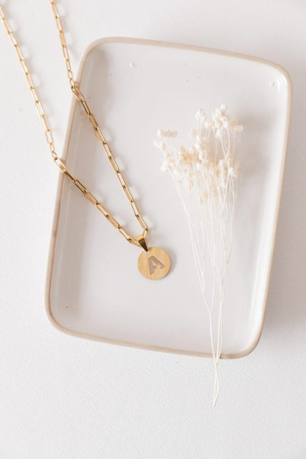 Colar em Aço Dourado com Letra