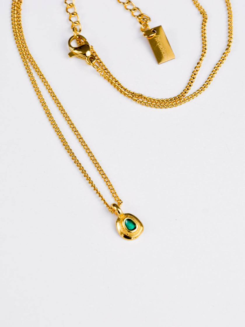 Colar em Aço Dourado com Pendente Pequenino Verde