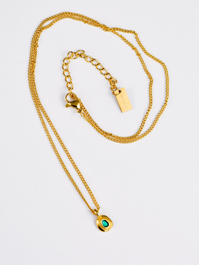 Colar em Aço Dourado com Pendente Pequenino Verde