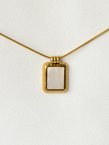 Colar em Aço Dourado com Pendente Rectangular Madrepérola