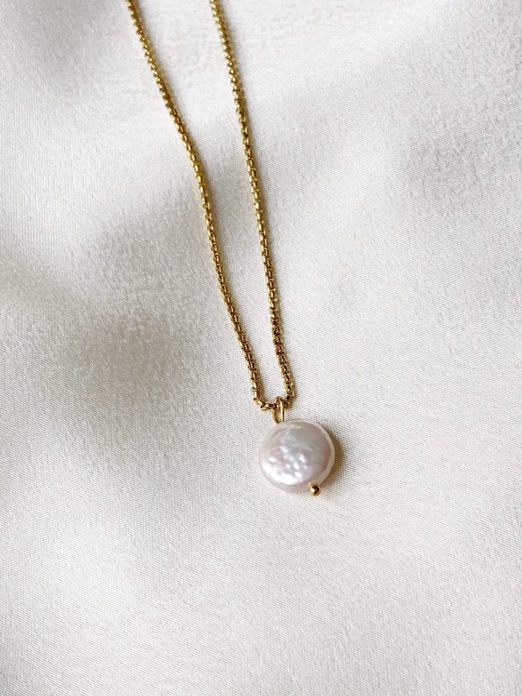 Colar em Aço Dourado com Pérola de Água Doce