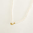 Colar em Aço Dourado com Pérolas Pequeninas de Água Doce