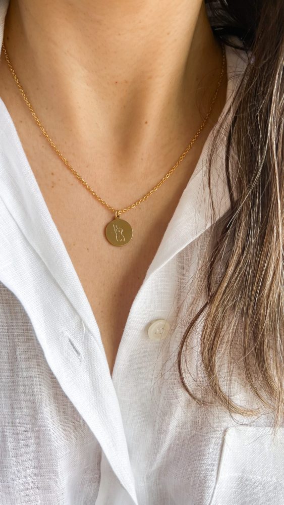 Colar em Aço Dupla Gravura com Silhueta Feminina de Frente