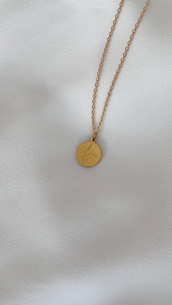 Colar em Aço Dupla Gravura com Silhueta Feminina de Frente