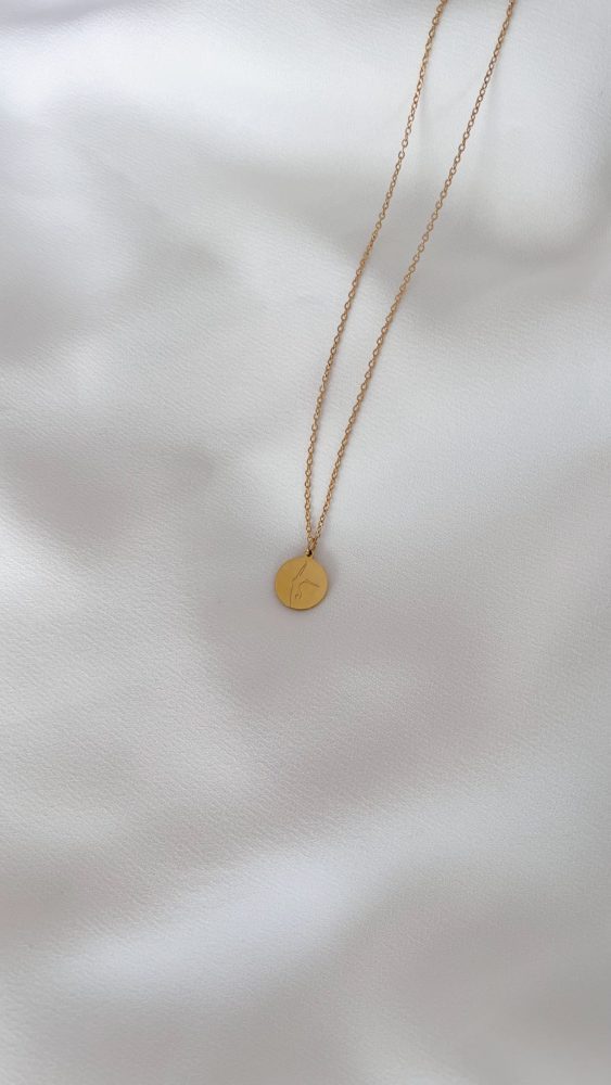 Colar em Aço Dupla Gravura com Silhueta Feminina de Frente