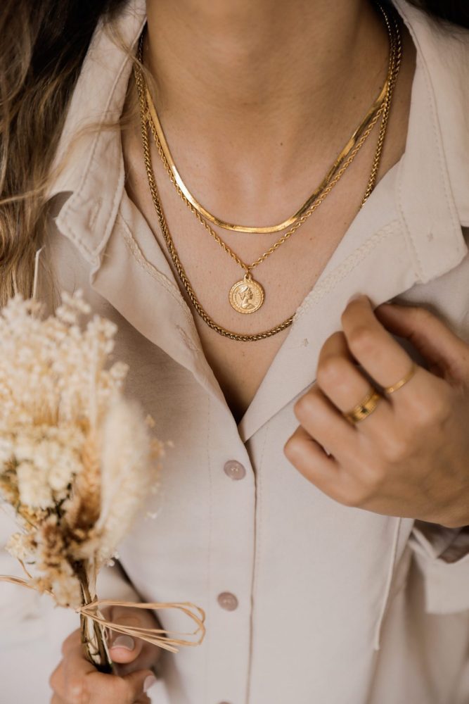 Colar em Aço com Rainha e Corrente Traçada