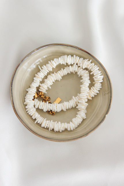 Colar Branco de Conchas