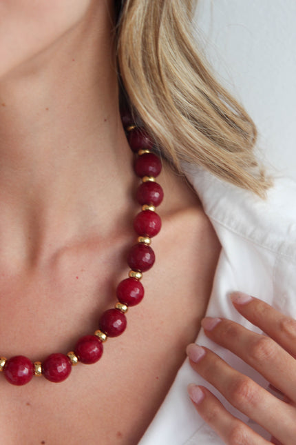 Colar de Pedras Naturais Ágata Bordô e Esferas em Aço