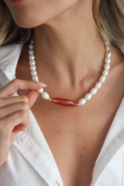 Colar de Pérolas Naturais com Pedra Ágata Laranja