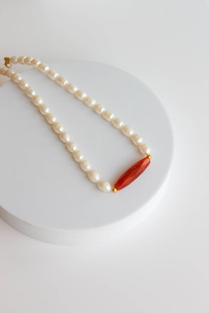 Colar de Pérolas Naturais com Pedra Ágata Laranja