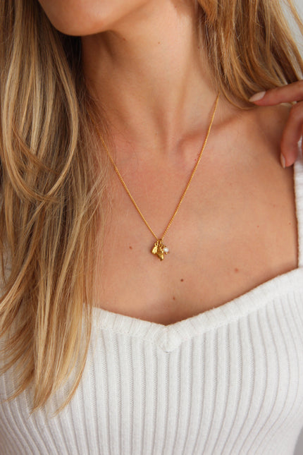 Colar em Aço Dourado com Concha, Búzio e Pérola