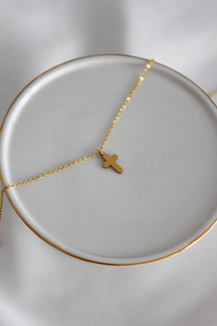 Colar em Aço Dourado com Cruz