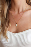 Colar em Aço Dourado com Pendente Rectangular em Madrepérola