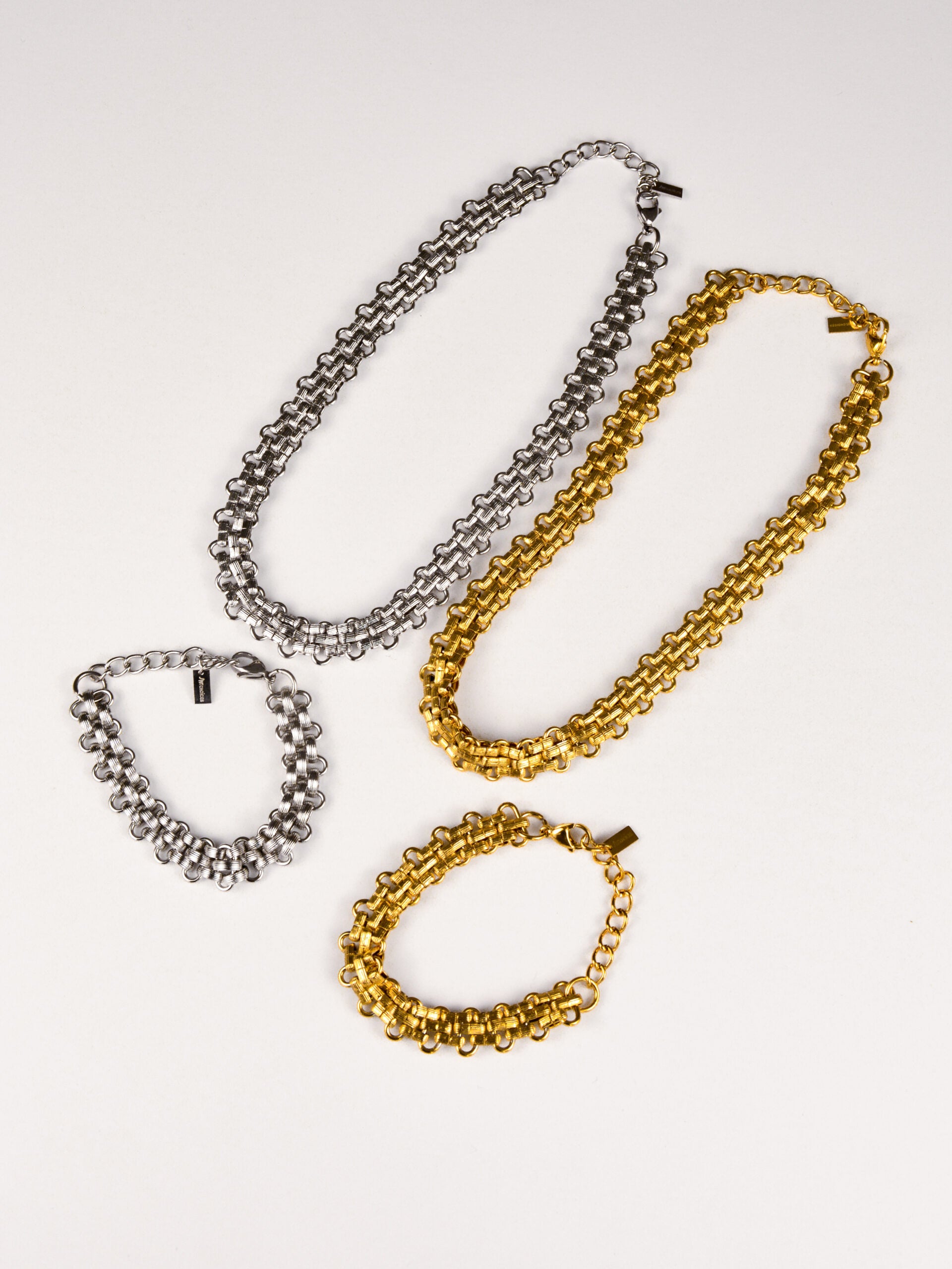 Colar em Aço Contemporâneo Dourado ou Prateado