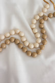 Colares com Bolas Grandes em Resina Cremes e Beges