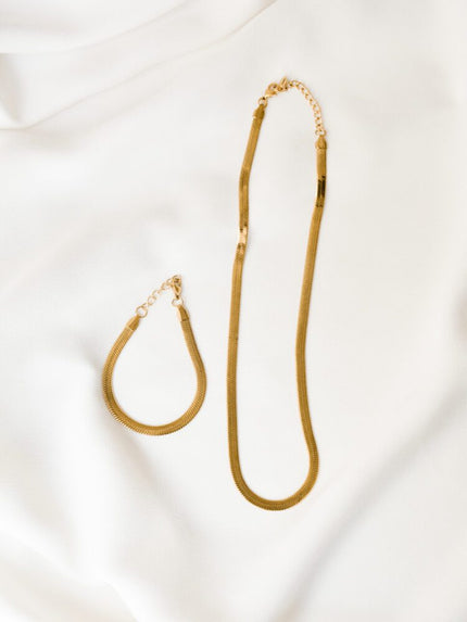 Conjunto em Aço Colar e Pulseira Achatada em Dourado