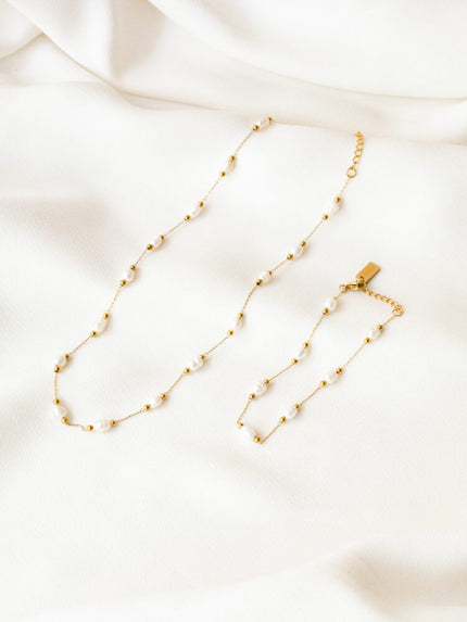 Conjunto em Aço Dourado com Esferas e Pérolas Pequenas na Malha