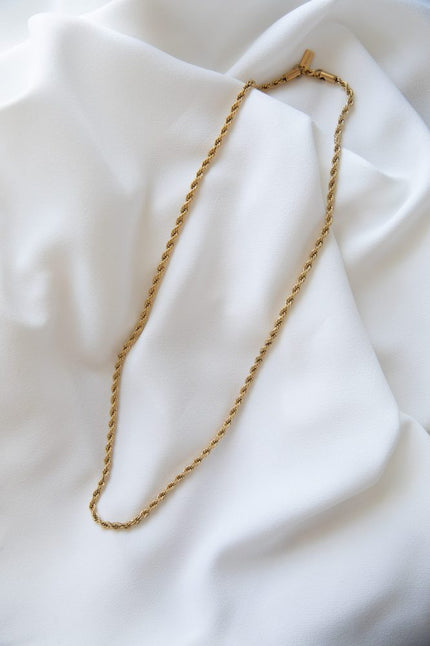 Colar em Aço Entrelaçado Dourado ou Prateado Comprido