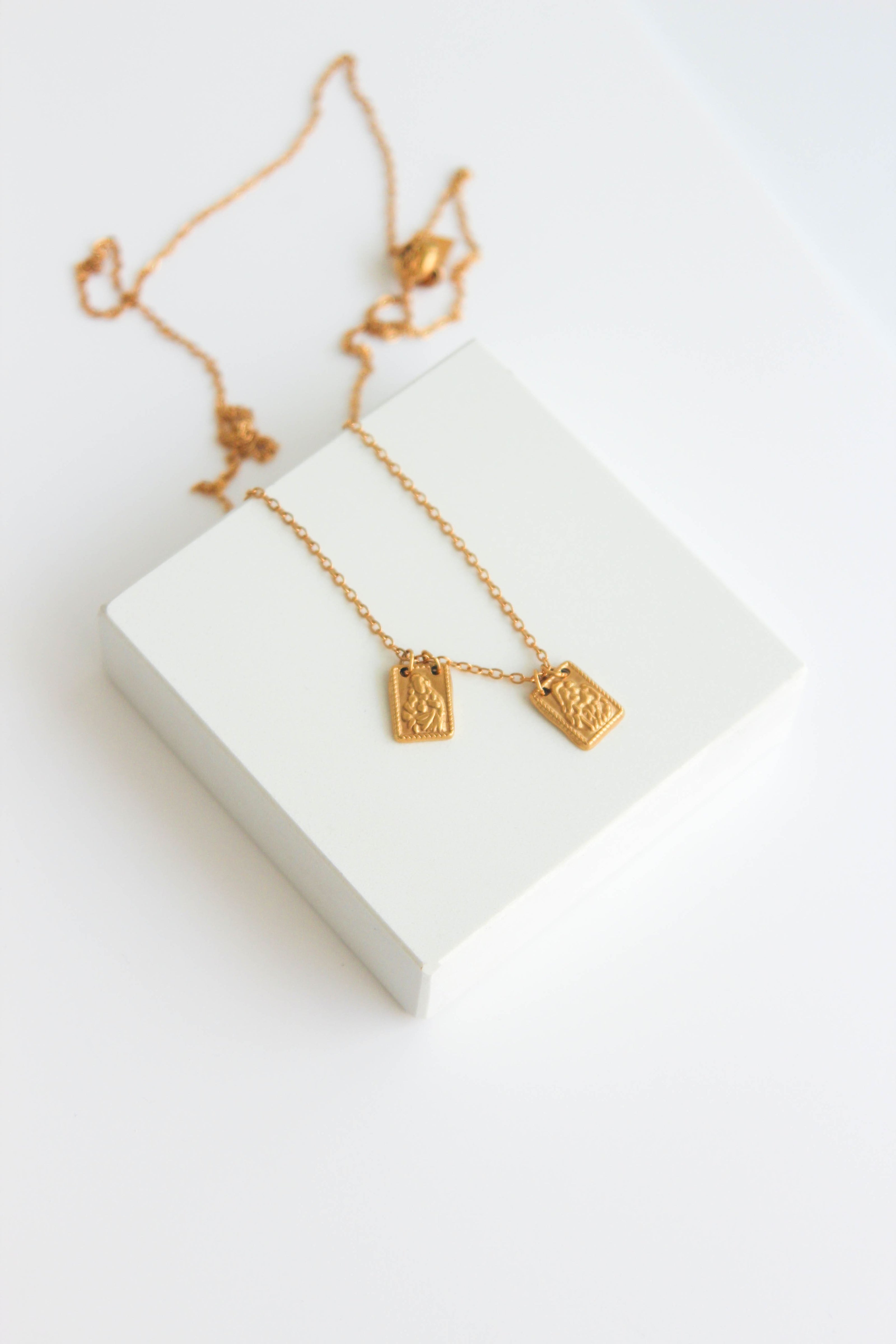 Escapulário em Aço 3 em 1 com Medalhas Pequeninas