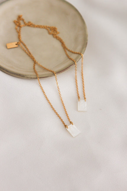 Escapulário em Aço Pequenino de Madrepérola com Nossa Senhora de Fátima