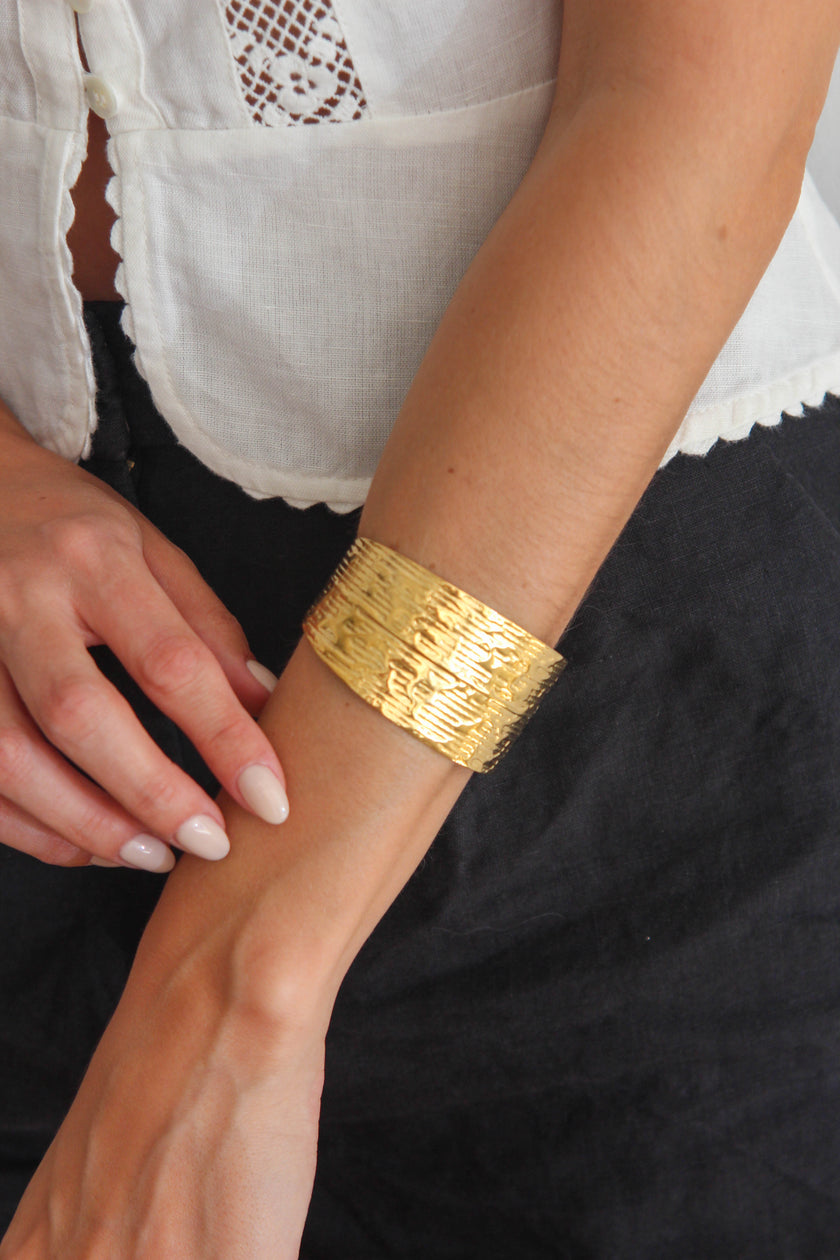 Pulseira Statement em Aço Dourada Grande Ajustável