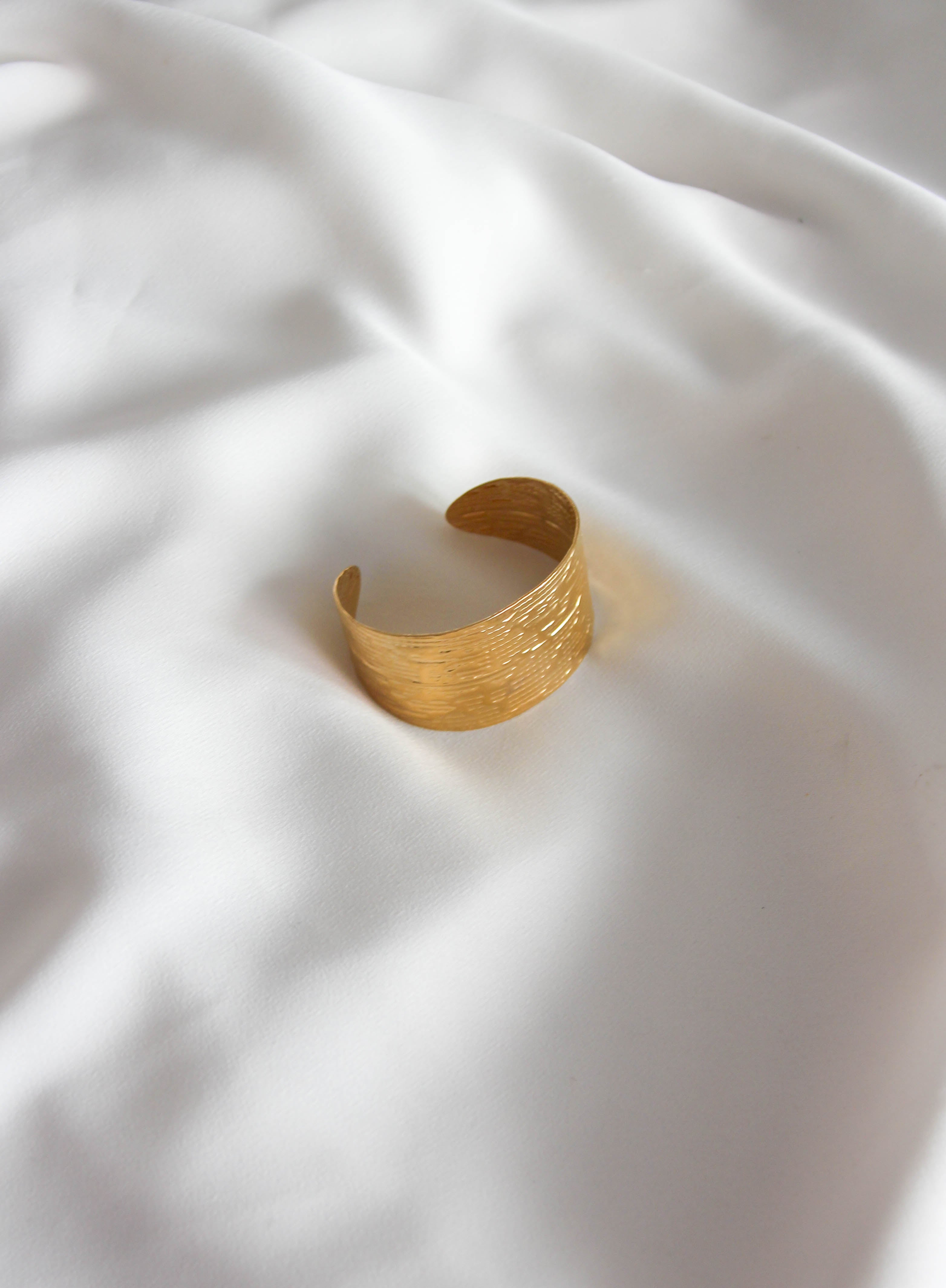 Pulseira Statement em Aço Dourada Grande Ajustável