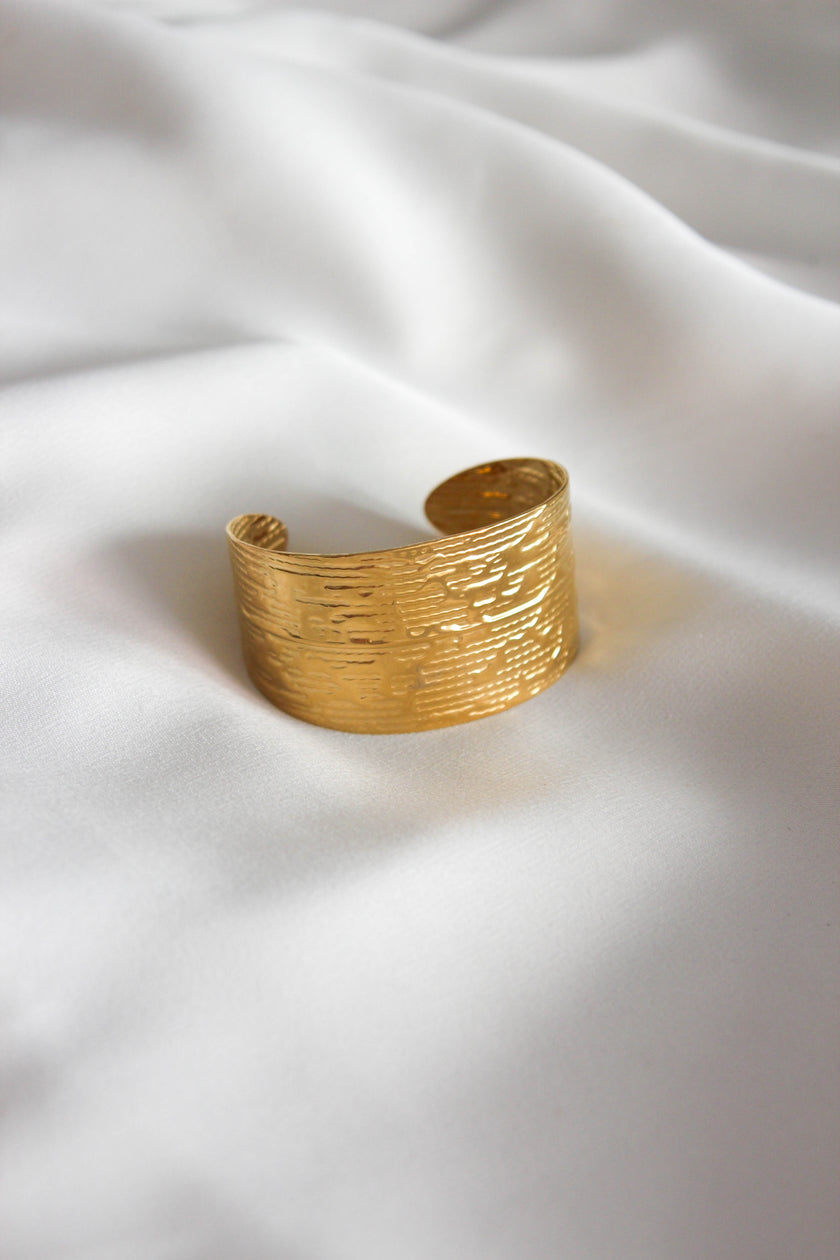 Pulseira Statement em Aço Dourada Grande Ajustável